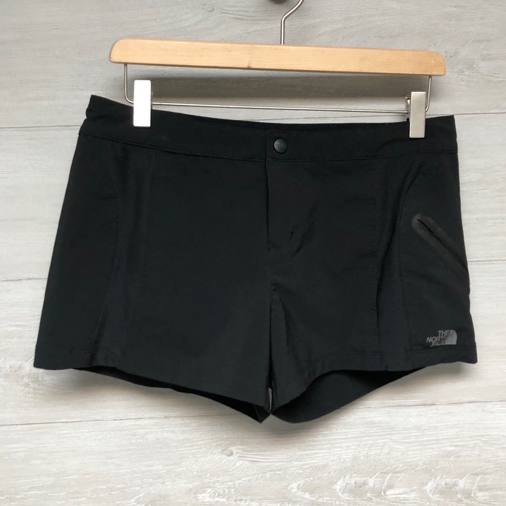 | The North Face |apex flight series shorts.Size 6